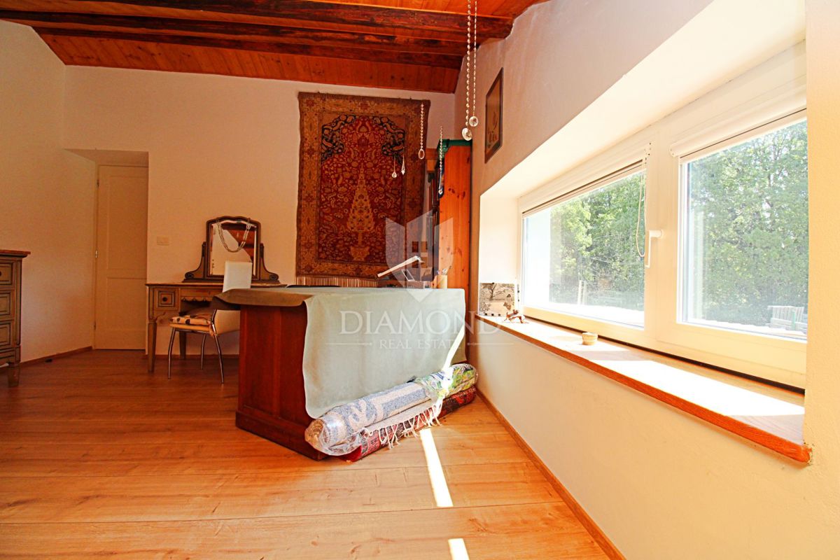 Labin, dintorni, casa molto speciale vicino al mare