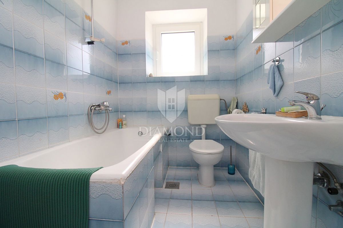 Labin, dintorni, casa molto speciale vicino al mare