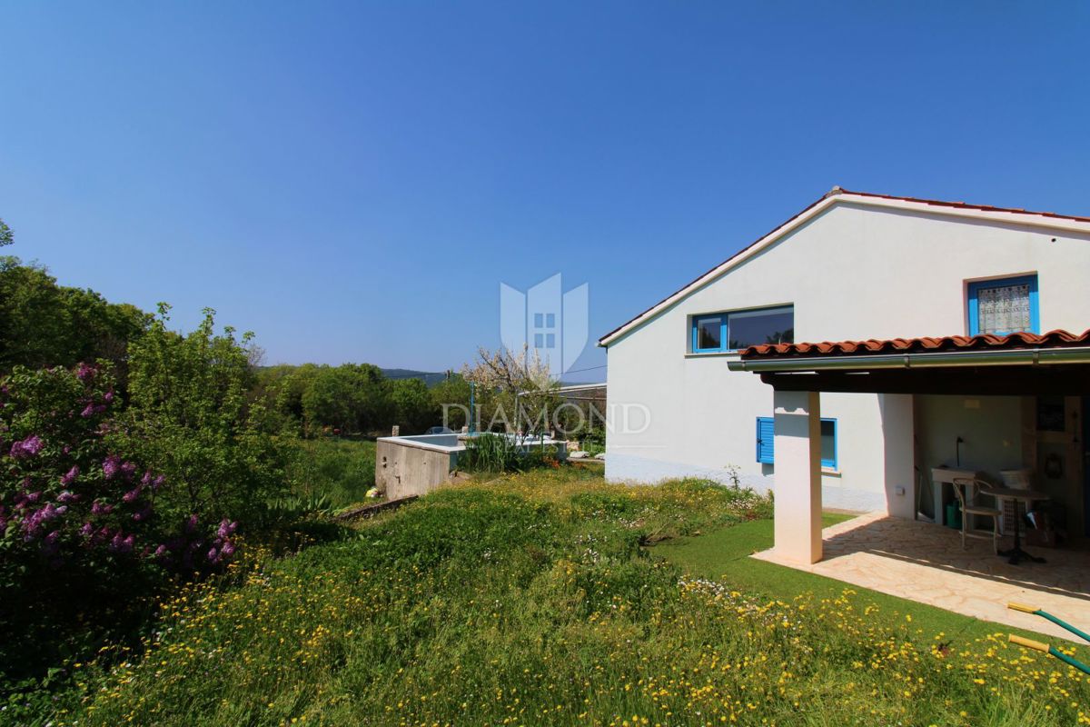 Labin, dintorni, casa molto speciale vicino al mare