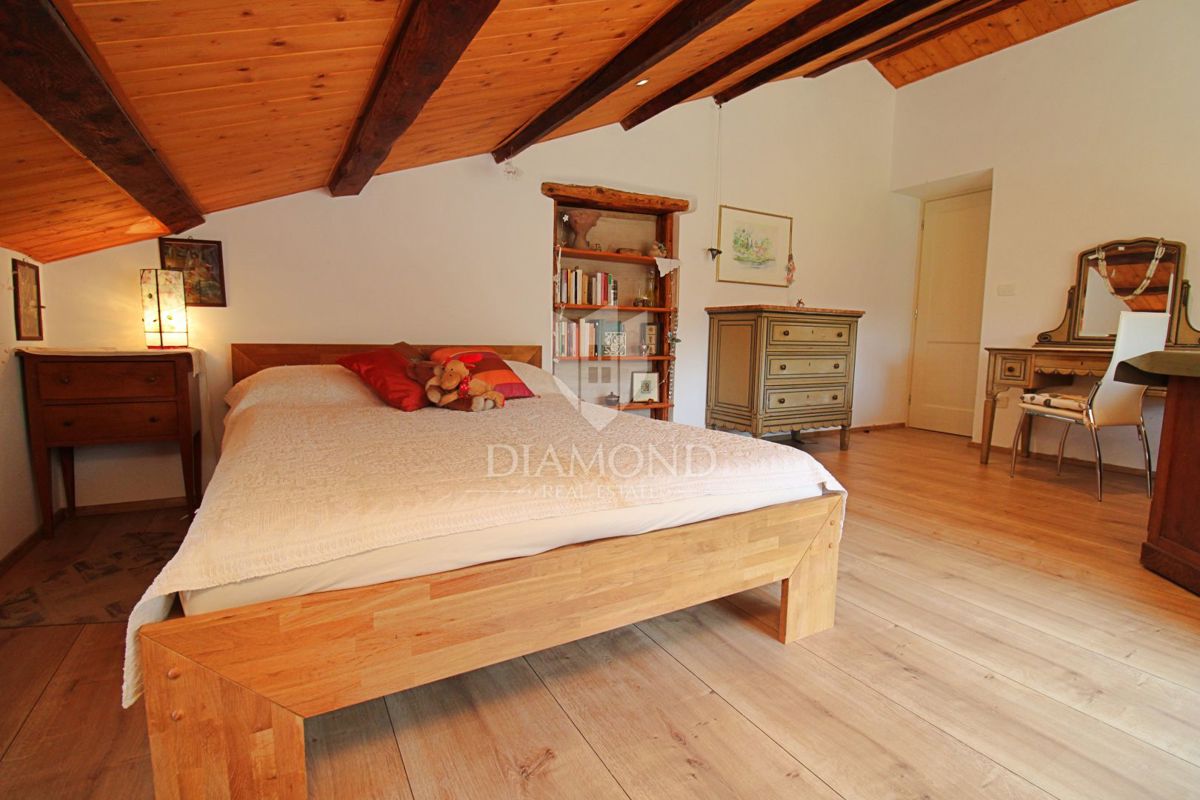 Labin, dintorni, casa molto speciale vicino al mare