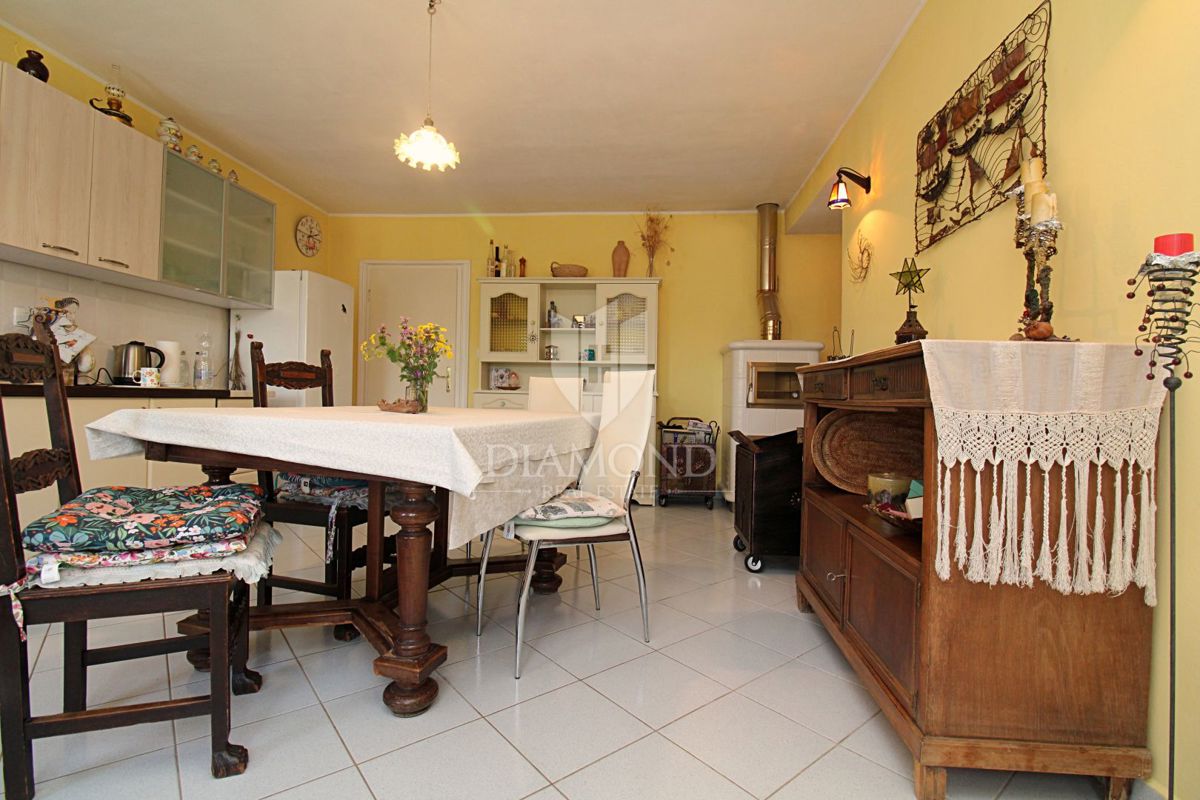 Labin, dintorni, casa molto speciale vicino al mare