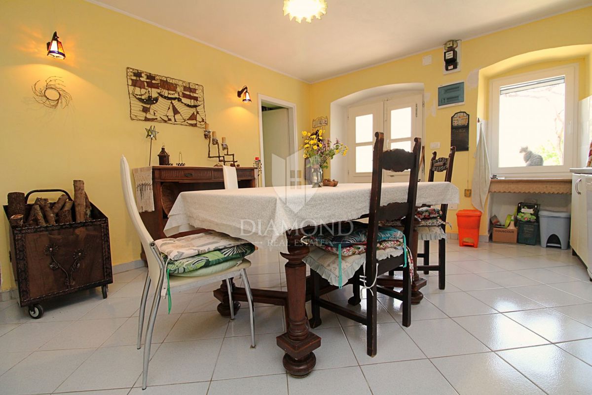 Labin, dintorni, casa molto speciale vicino al mare