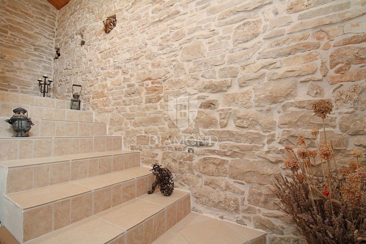 Labin, dintorni, casa molto speciale vicino al mare