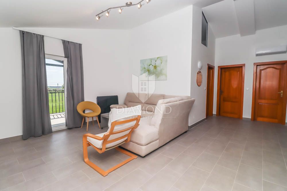 Bellissimo appartamento moderno vicino a Pola! 