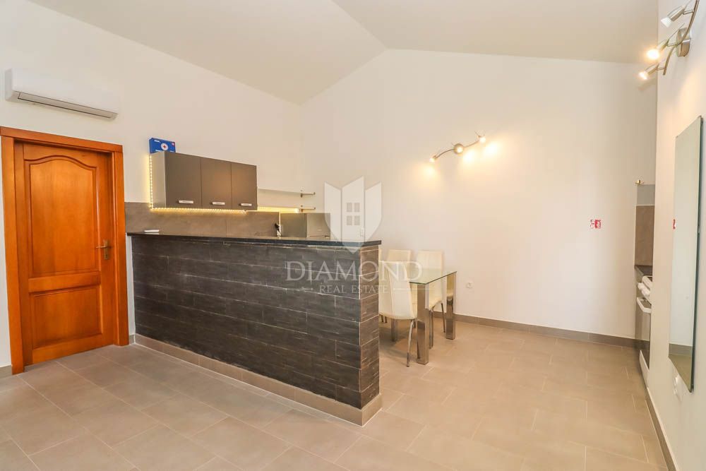 Bellissimo appartamento moderno vicino a Pola! 