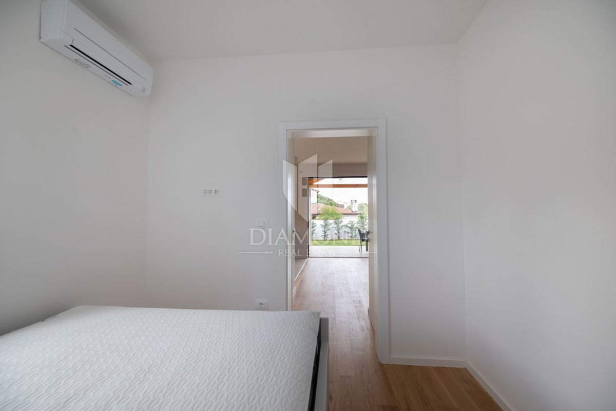 Rovigno, dintorni, nuova casa con terrazza e giardino