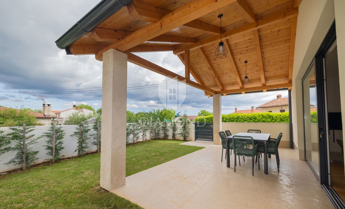 Rovigno, dintorni, nuova casa con terrazza e giardino