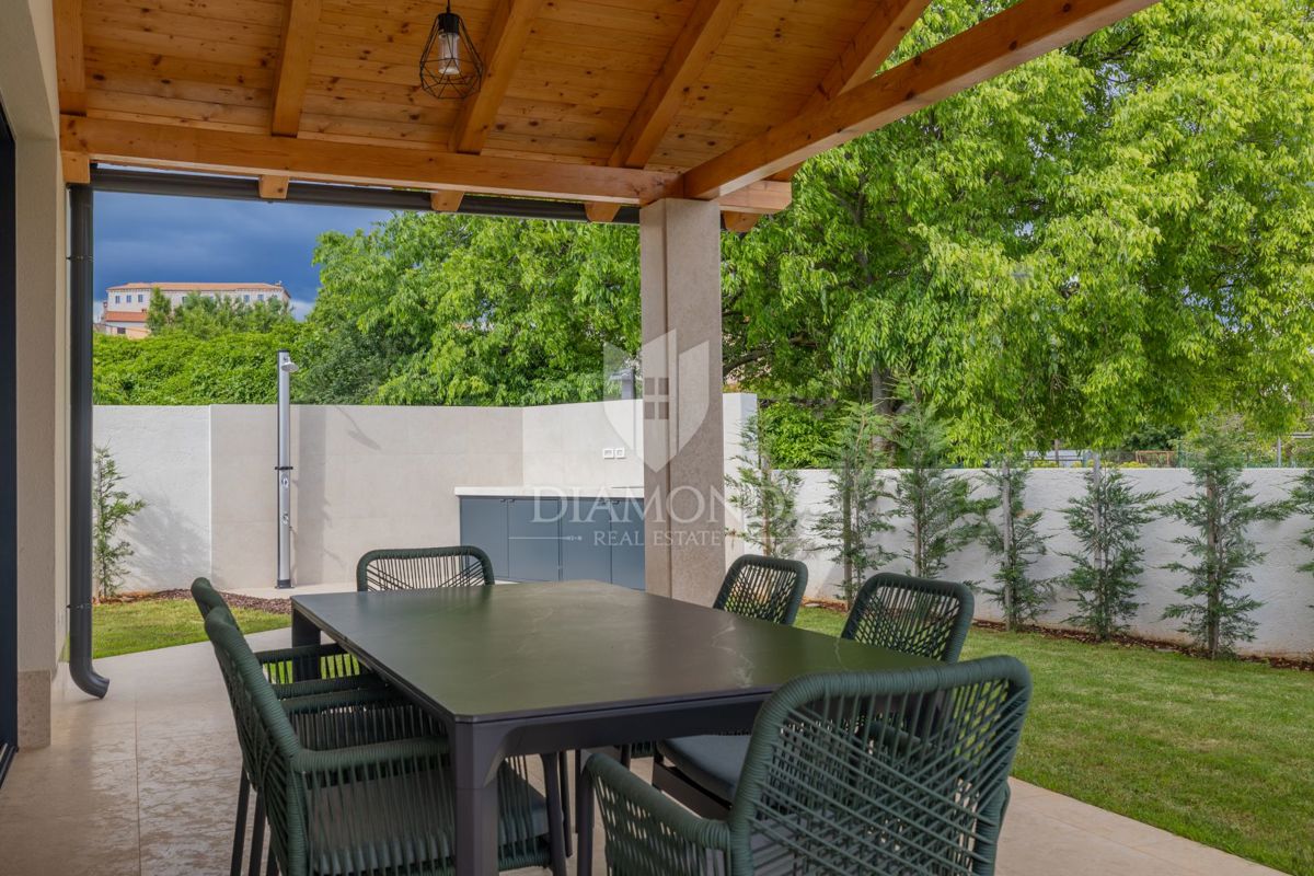 Rovigno, dintorni, nuova casa con terrazza e giardino