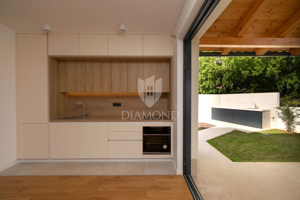 Rovigno, dintorni, nuova casa con terrazza e giardino