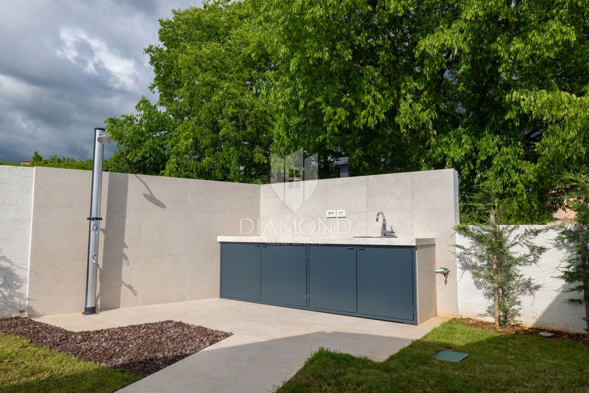 Rovigno, dintorni, nuova casa con terrazza e giardino