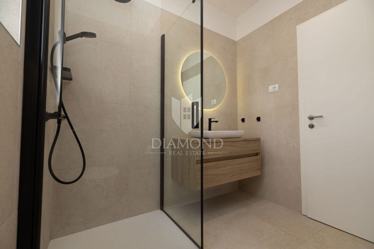 Rovigno, dintorni, nuova casa con terrazza e giardino