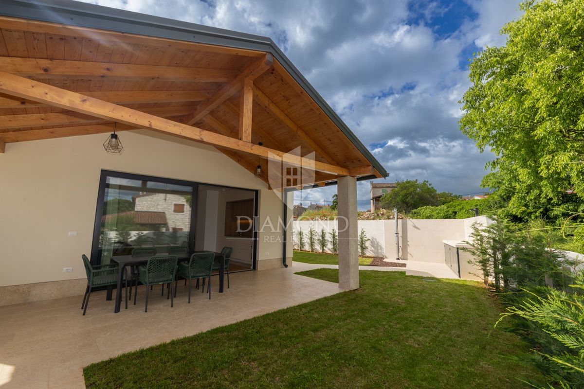 Rovigno, dintorni, nuova casa con terrazza e giardino