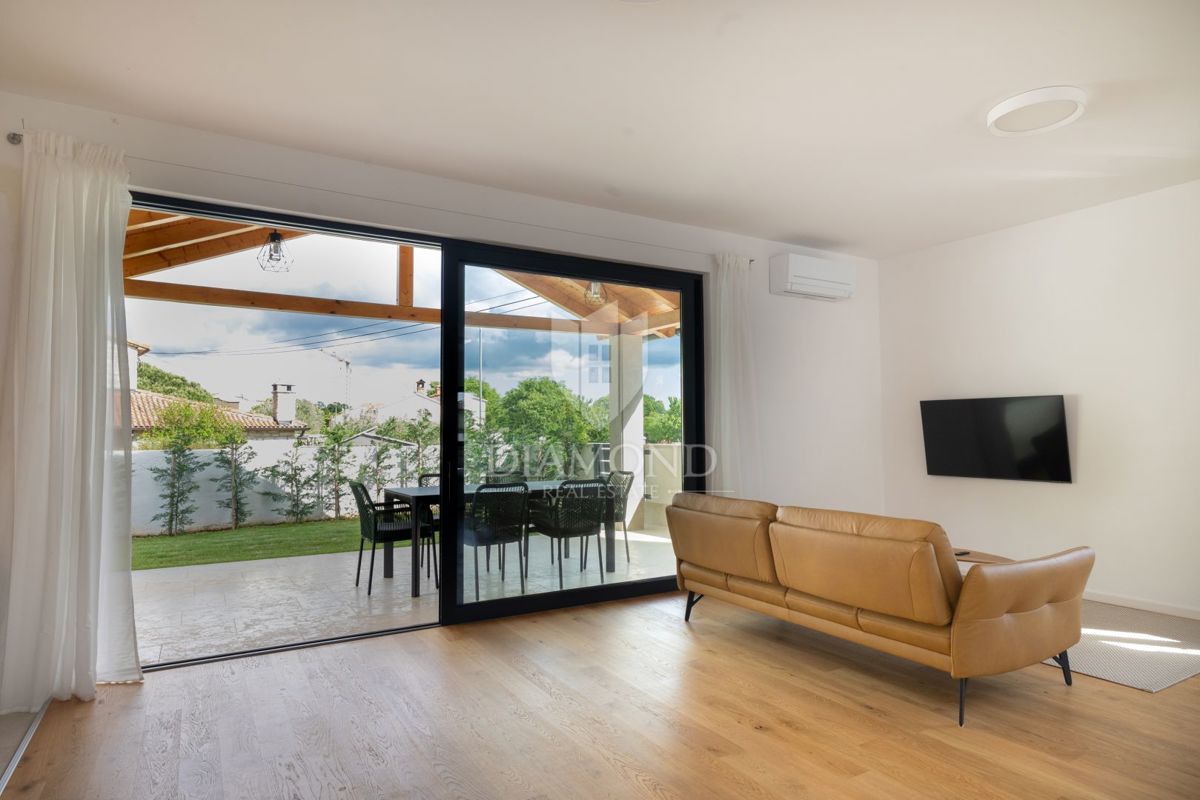 Rovigno, dintorni, nuova casa con terrazza e giardino