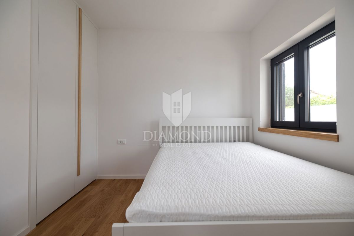 Rovigno, dintorni, nuova casa con terrazza e giardino