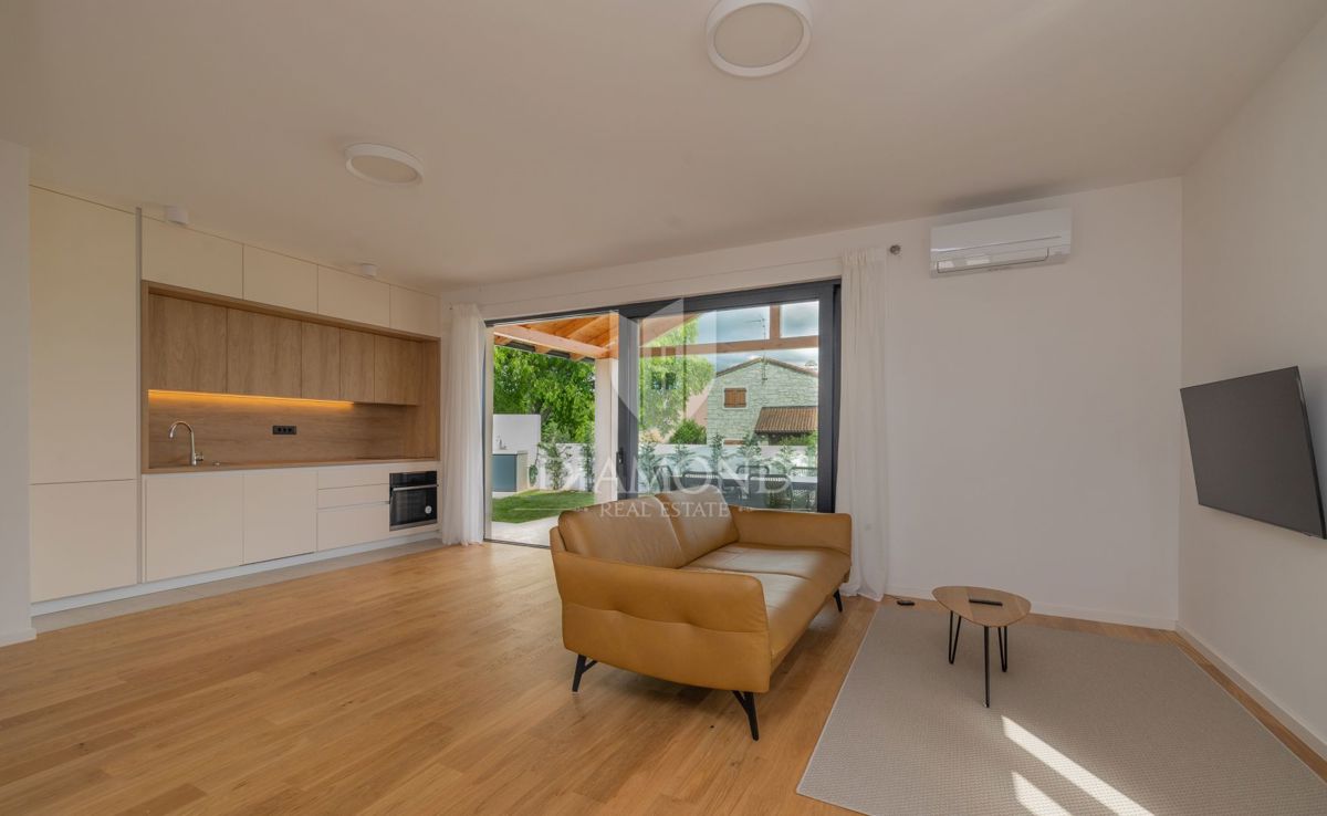 Rovigno, dintorni, nuova casa con terrazza e giardino