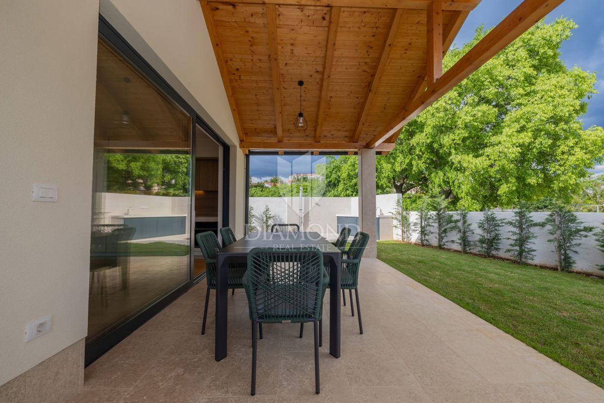 Rovigno, dintorni, nuova casa con terrazza e giardino