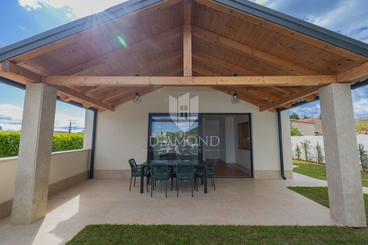 Rovigno, dintorni, nuova casa con terrazza e giardino