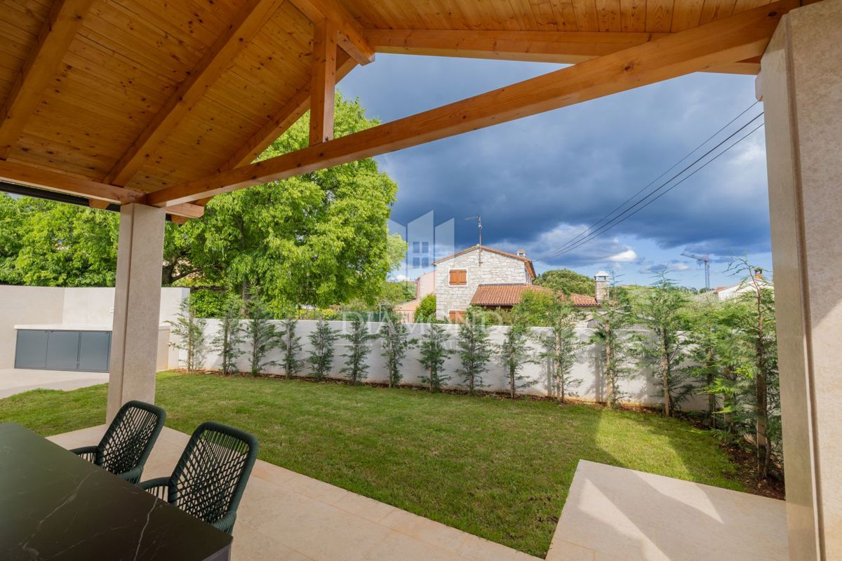 Rovigno, dintorni, nuova casa con terrazza e giardino