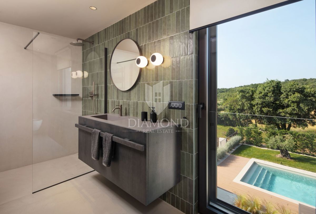 Parenzo – dintorni: Villa da sogno in posizione tranquilla