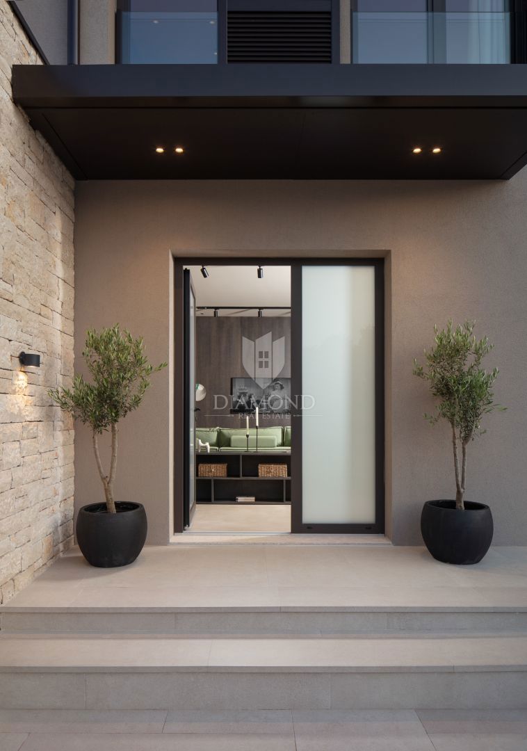 Parenzo – dintorni: Villa da sogno in posizione tranquilla