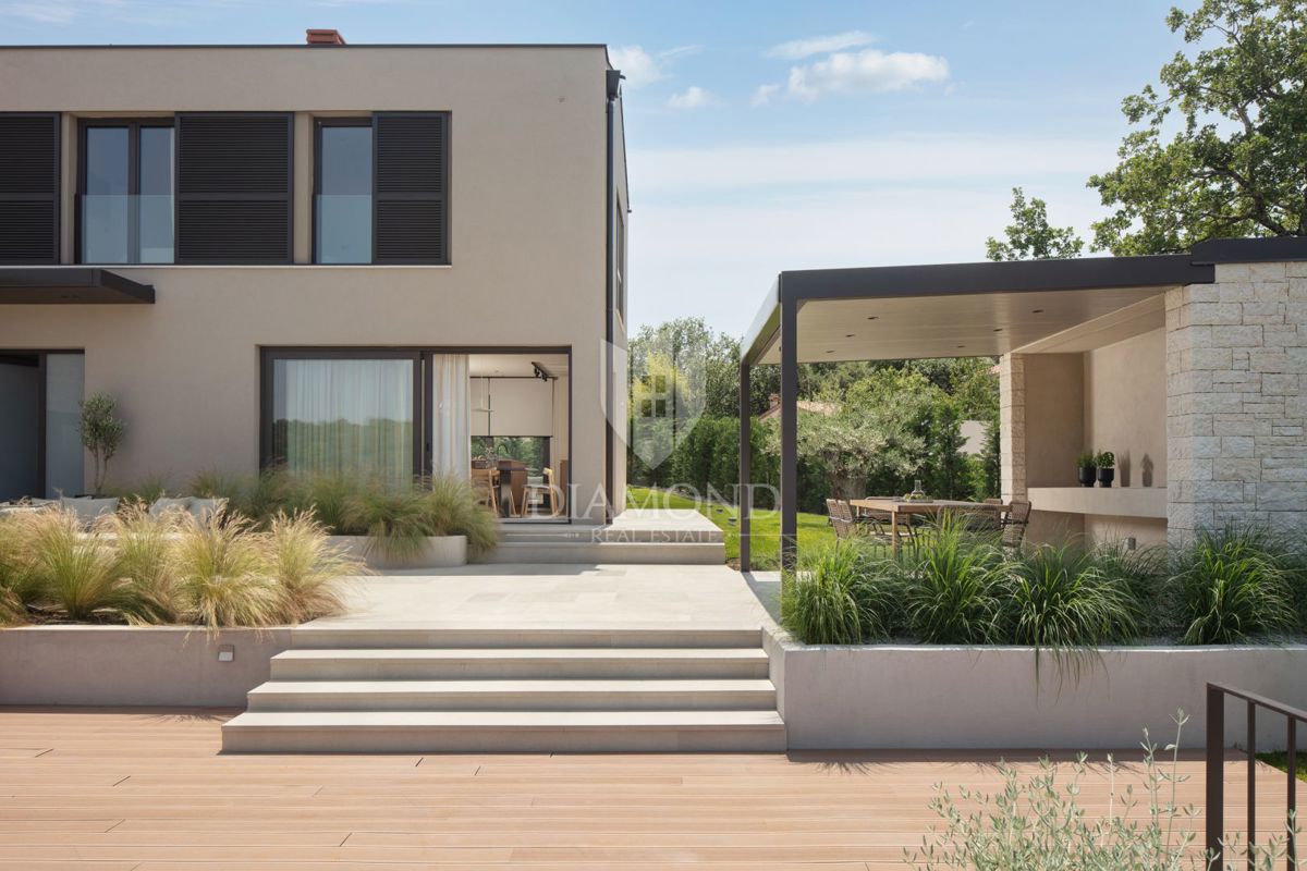 Parenzo – dintorni: Villa da sogno in posizione tranquilla