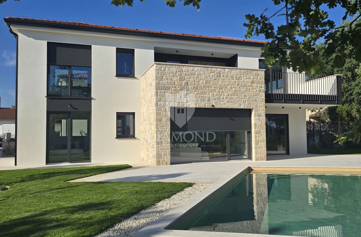 Zona di Parenzo – Villa Moderna Idilliaca con Accenti Istriani