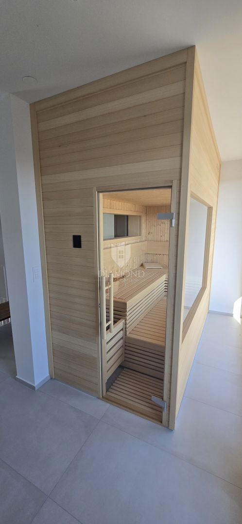 Zona di Parenzo – Villa Moderna Idilliaca con Accenti Istriani