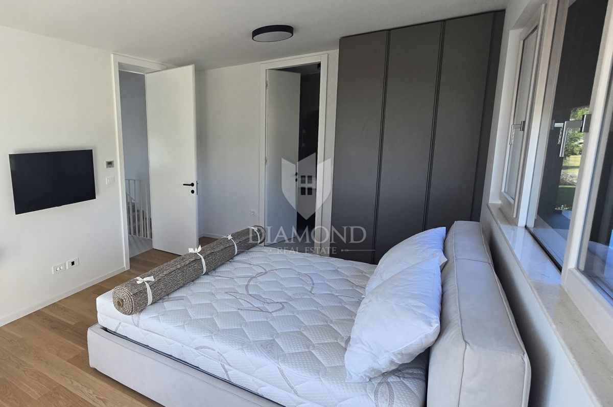 Zona di Parenzo – Villa Moderna Idilliaca con Accenti Istriani