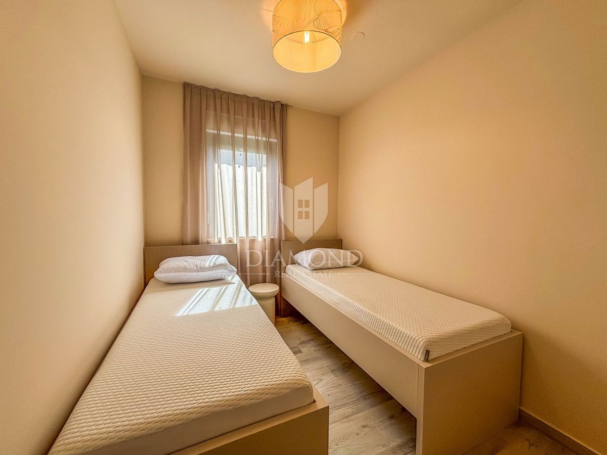 Umago, San Lorenzo, Trilocale arredato con vista mare!