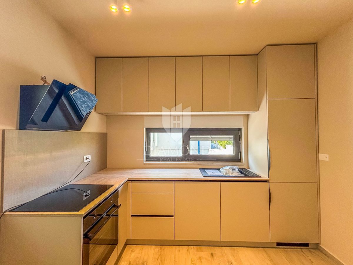 Umago, San Lorenzo, Trilocale arredato con vista mare!