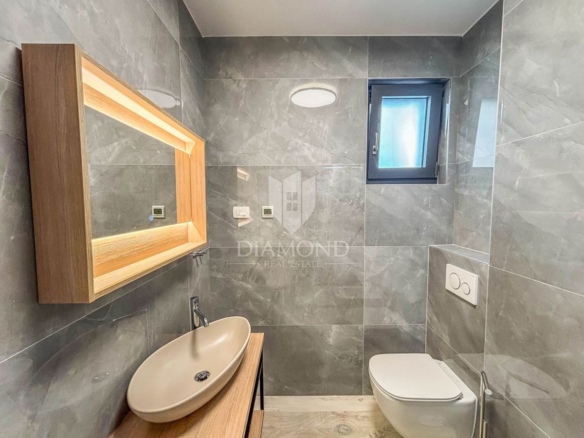 Umago, San Lorenzo, Trilocale arredato con vista mare!