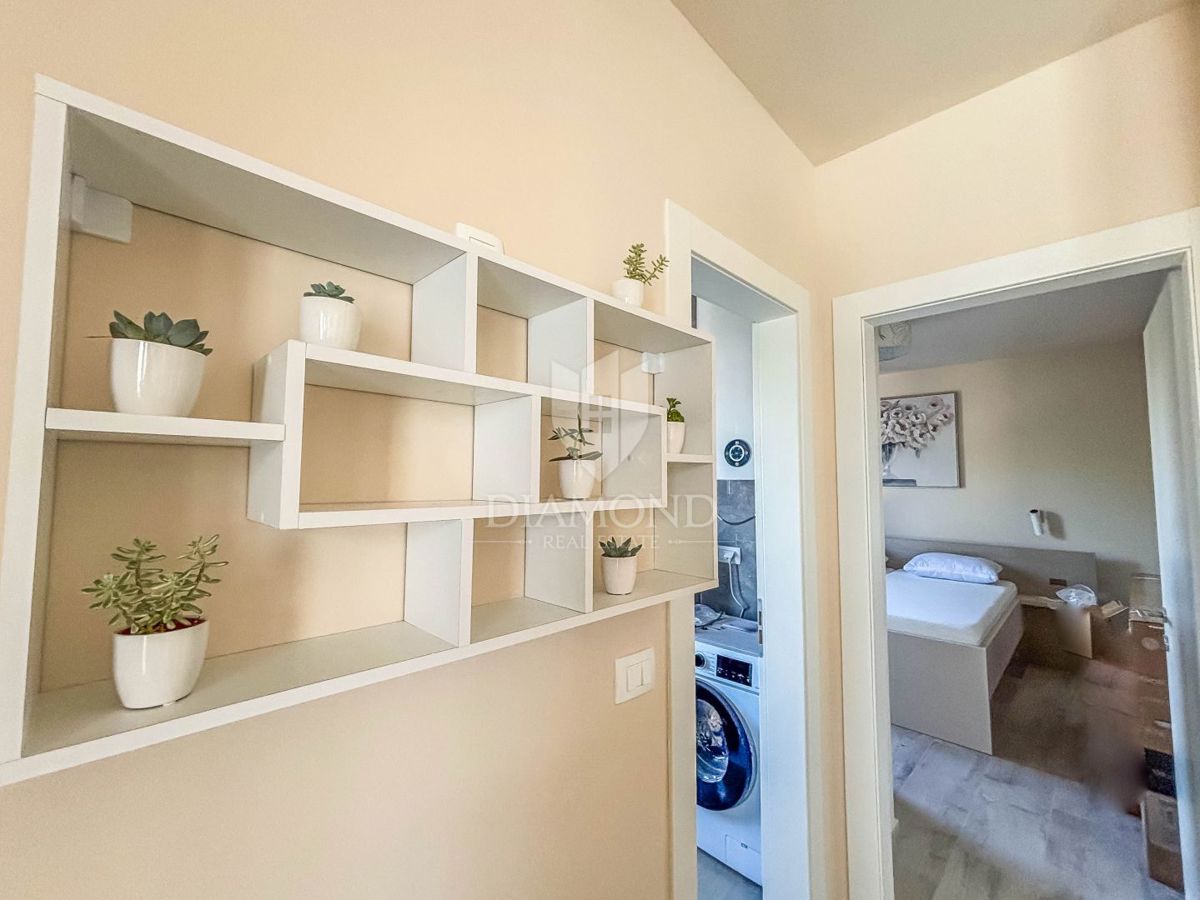 Umago, San Lorenzo, Trilocale arredato con vista mare!