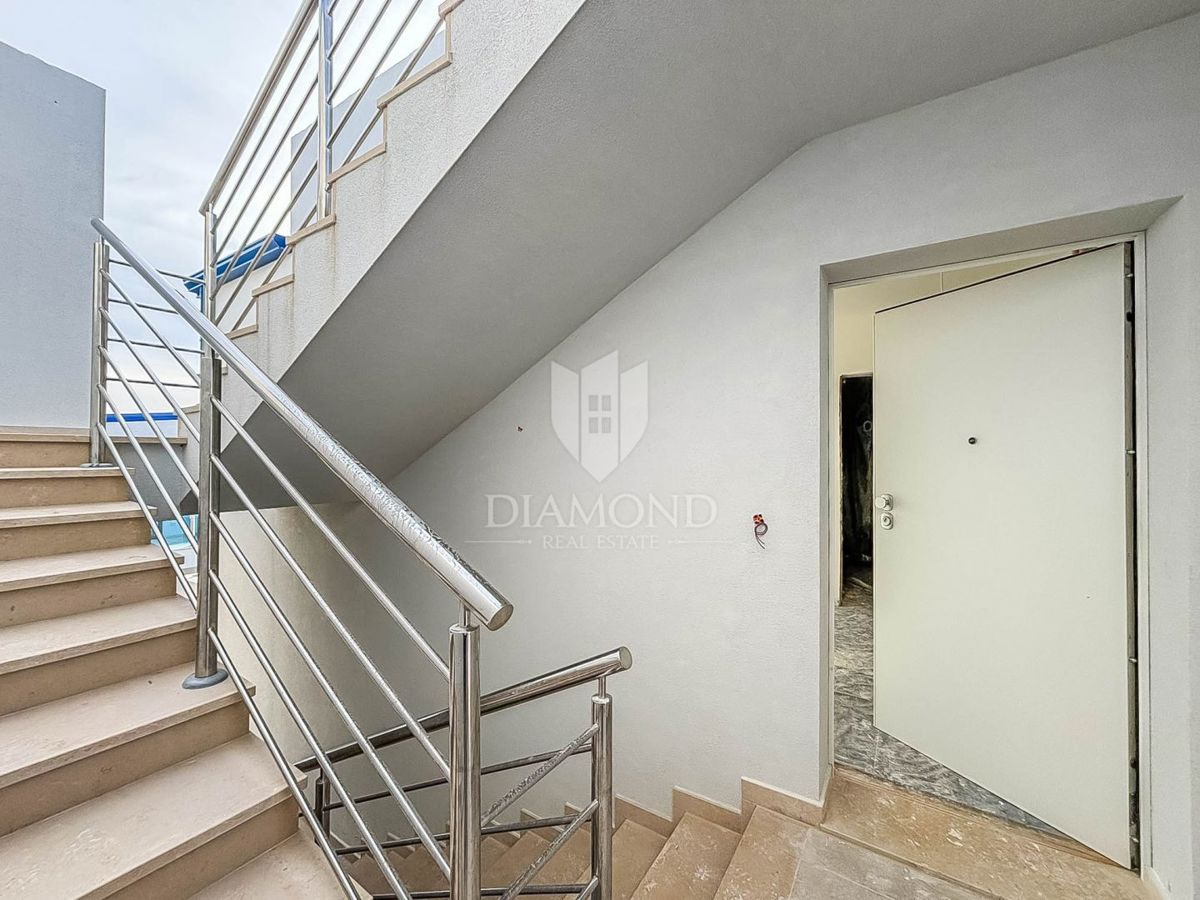 Umago, San Lorenzo, Trilocale arredato con vista mare!