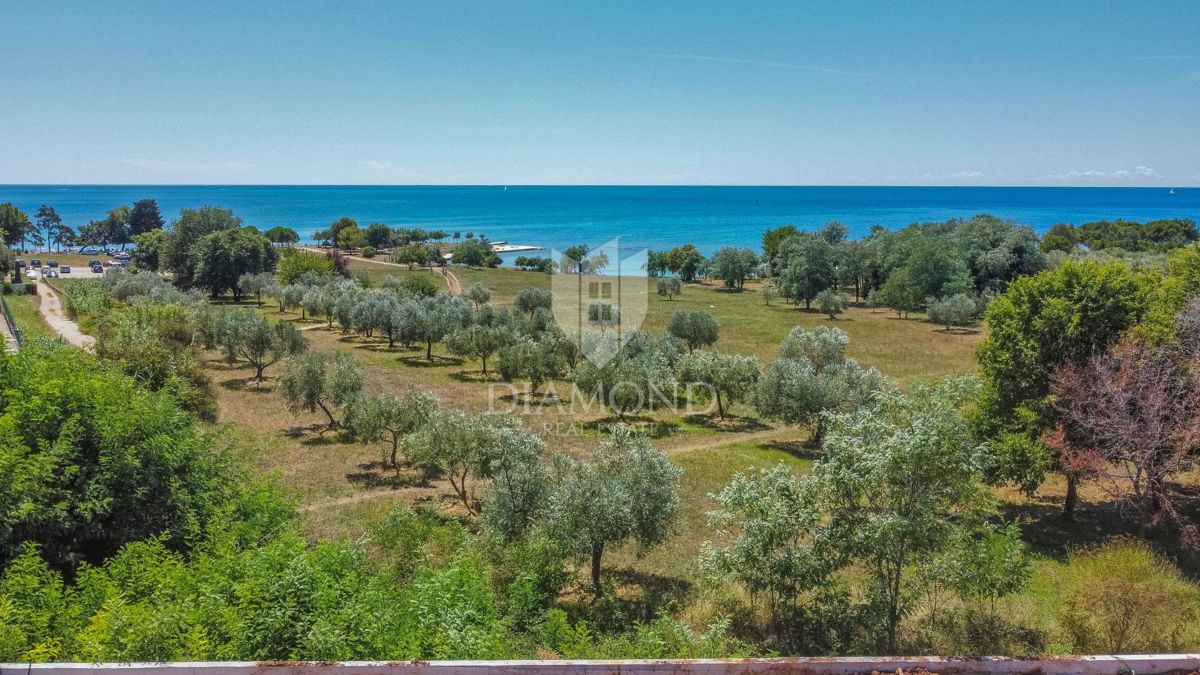 Umago, dintorni - casa moderna in prima fila sul mare!