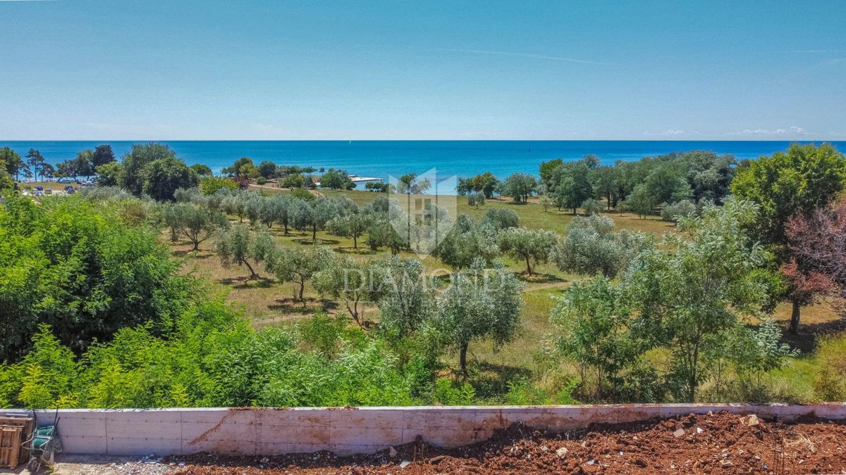 Umago, dintorni - casa moderna in prima fila sul mare!