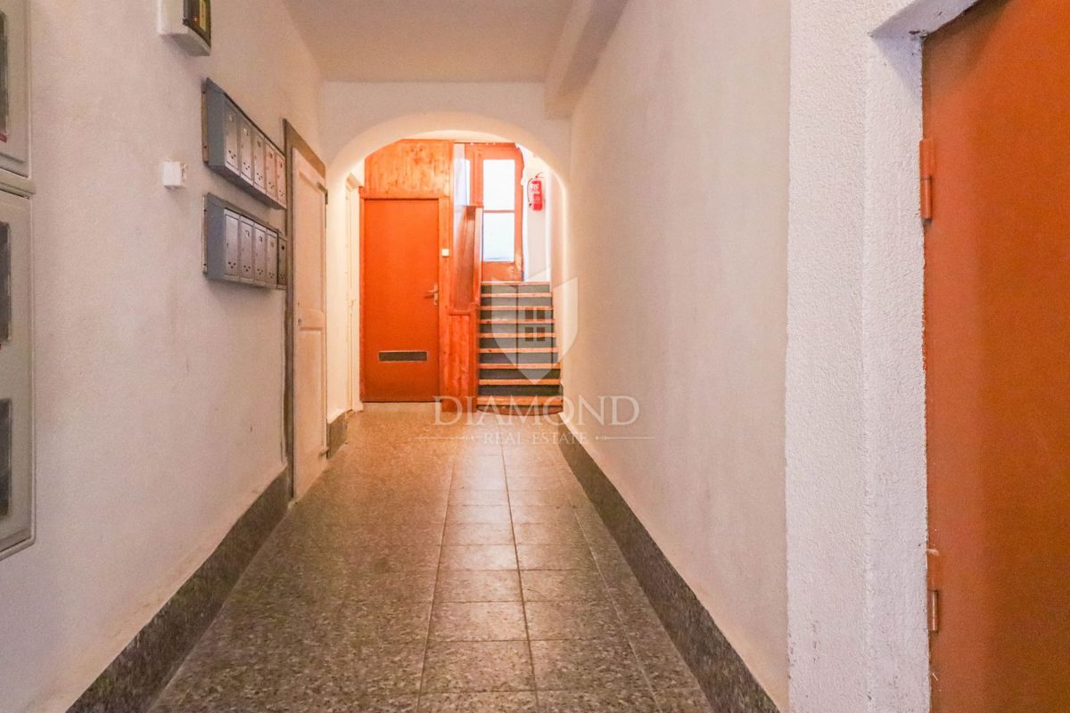 Occasione! Rovigno! Centro! Appartamento con due terrazze!