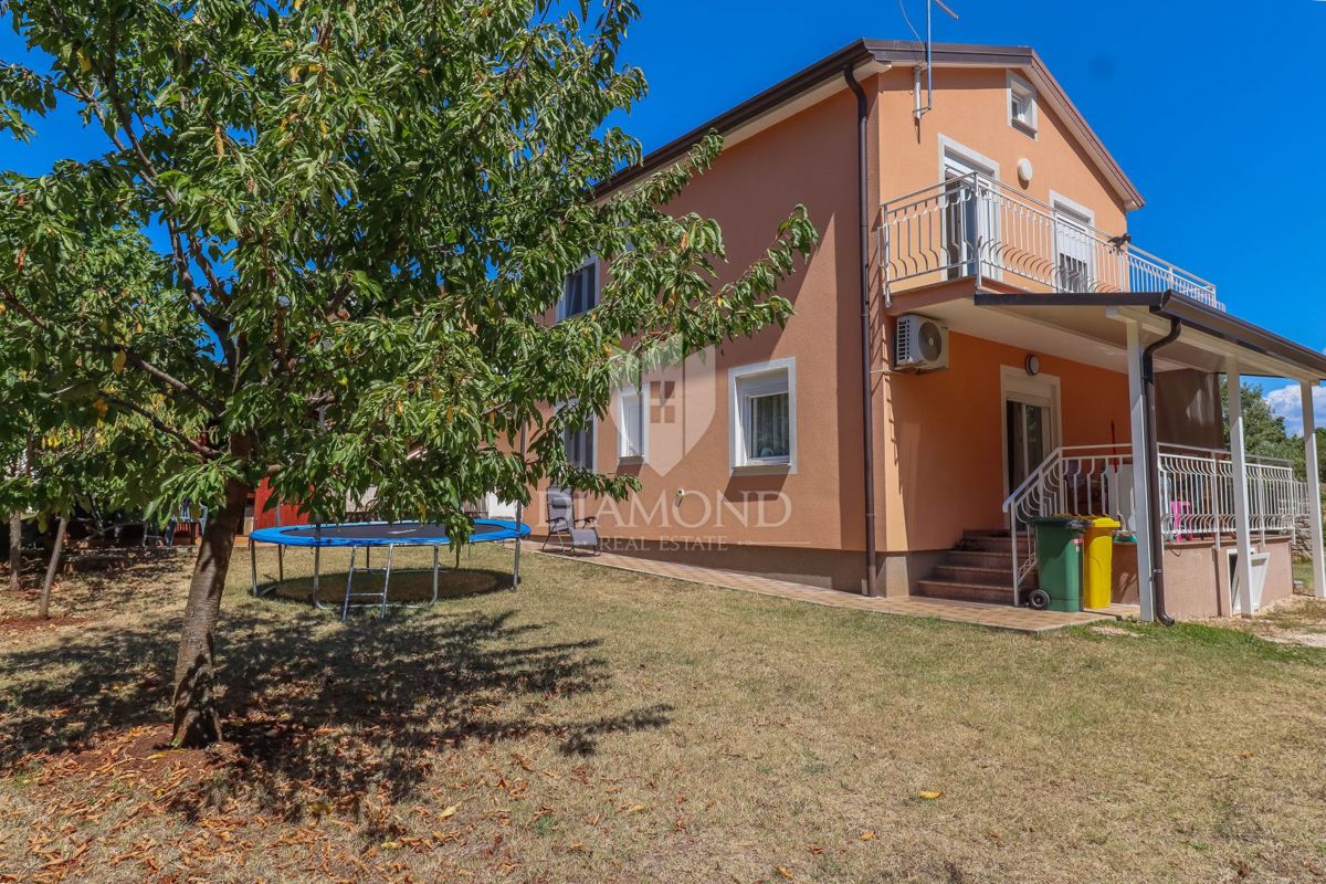 Umago, dintorni, casa indipendente in una posizione tranquilla!