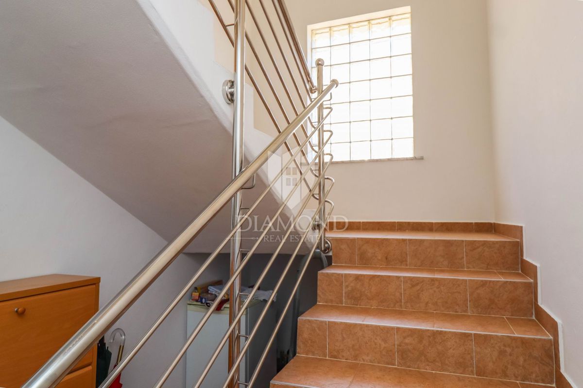 Umago, dintorni, casa indipendente in una posizione tranquilla!