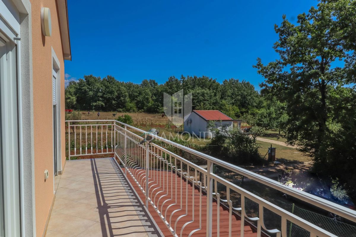 Umago, dintorni, casa indipendente in una posizione tranquilla!