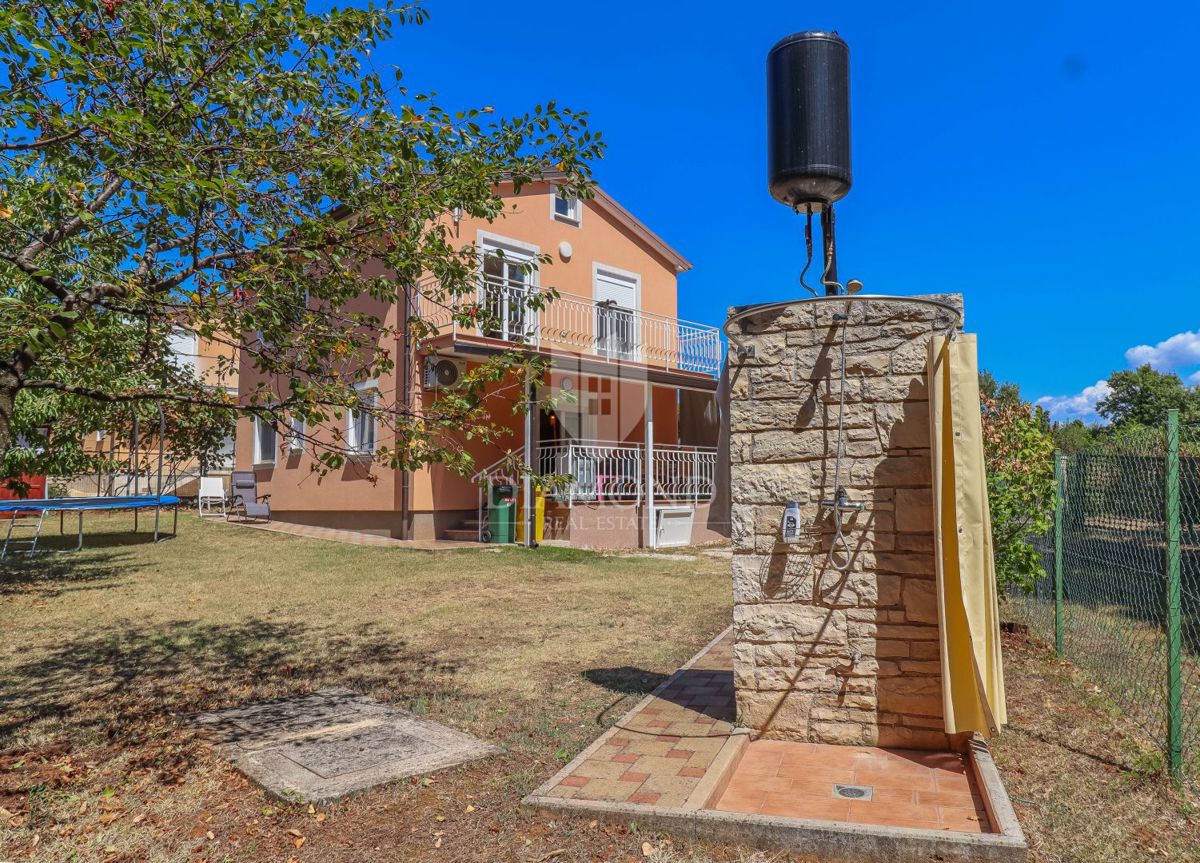 Umago, dintorni, casa indipendente in una posizione tranquilla!