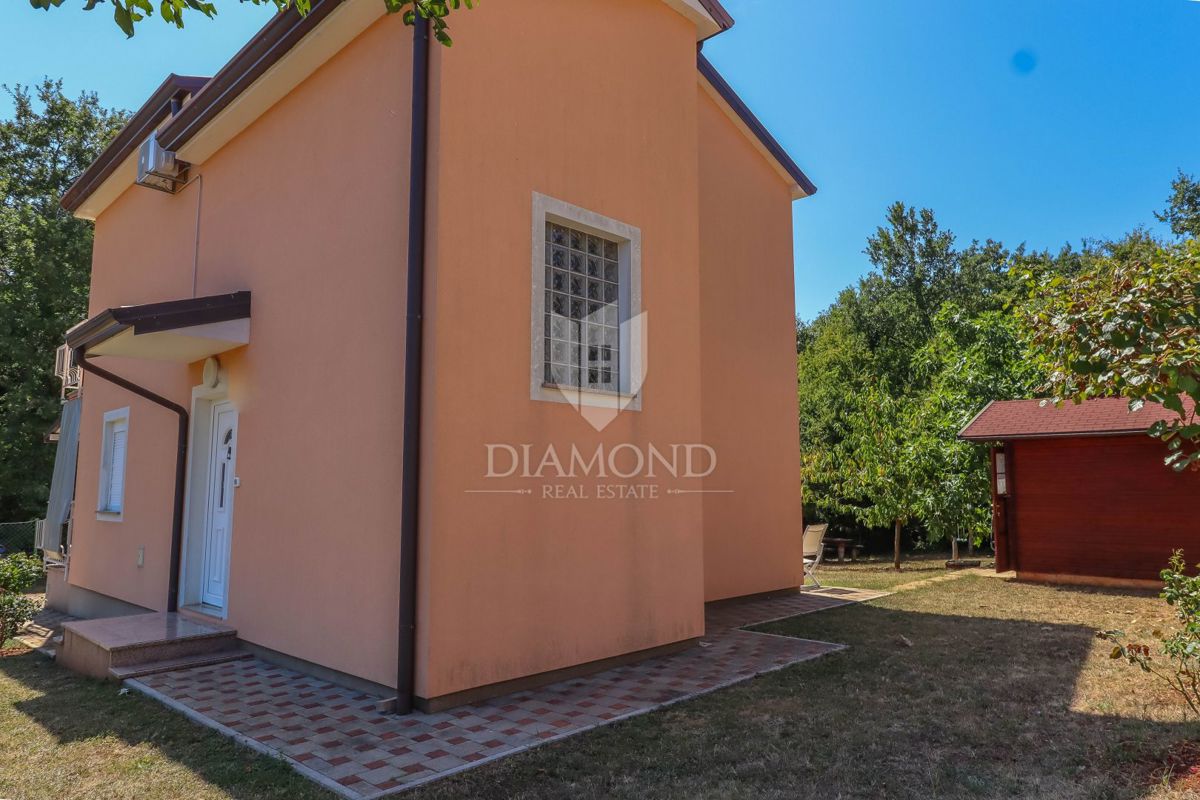 Umago, dintorni, casa indipendente in una posizione tranquilla!