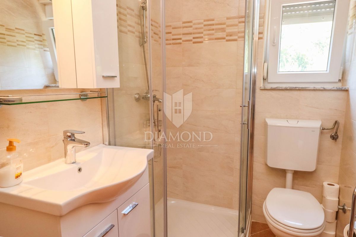 Umago, dintorni, casa indipendente in una posizione tranquilla!