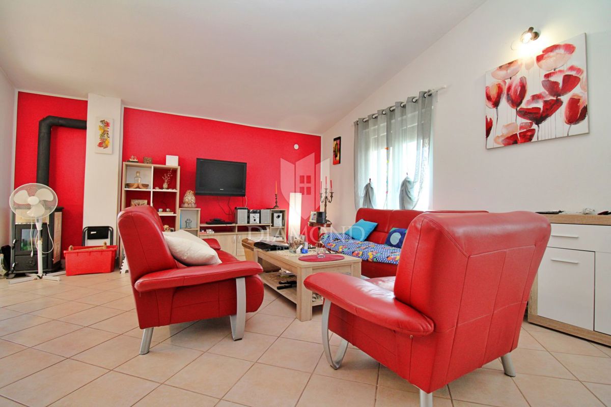 Barban, dintorni, casa con dependance e piscina