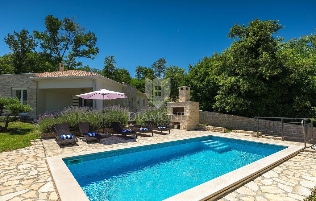 Labin, dintorni – villa con piscina e totale privacy