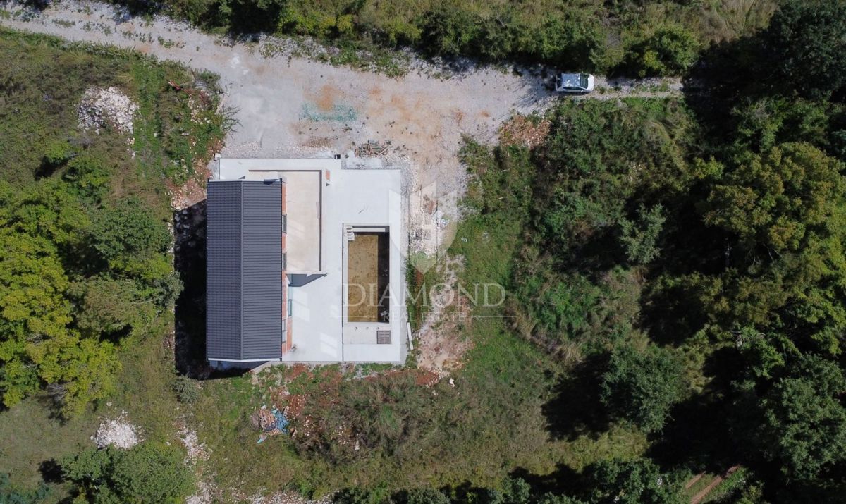 Parenzo, dintorni, villa moderna con piscina nella natura