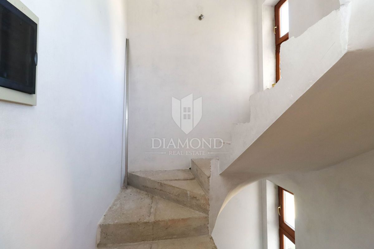 OCCASIONE! Pomer - casa indipendente a 150 m dal mare! 