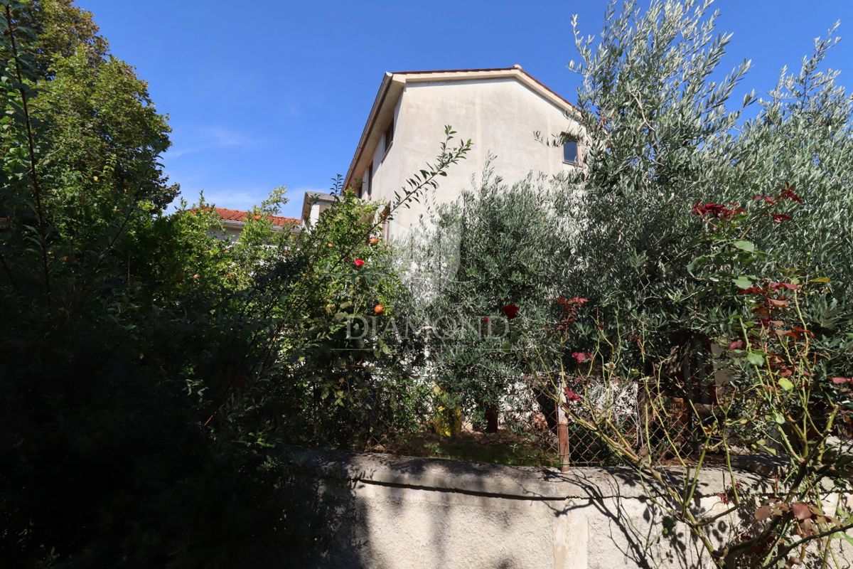 OCCASIONE! Pomer - casa indipendente a 150 m dal mare! 