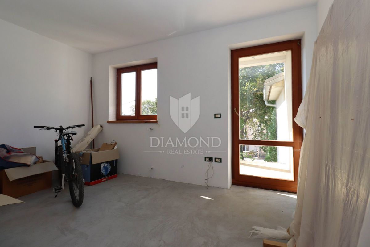 OCCASIONE! Pomer - casa indipendente a 150 m dal mare! 