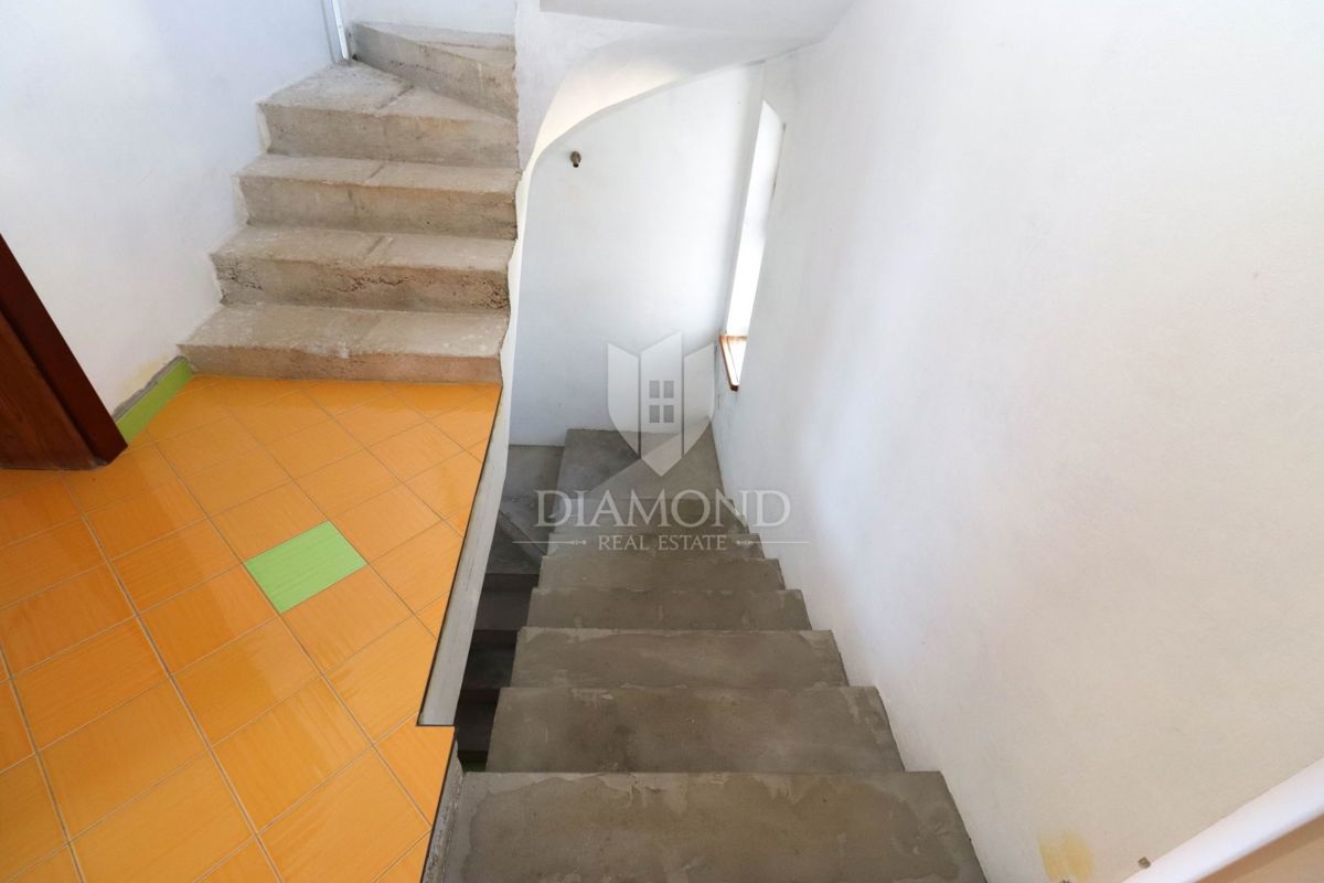 OCCASIONE! Pomer - casa indipendente a 150 m dal mare! 