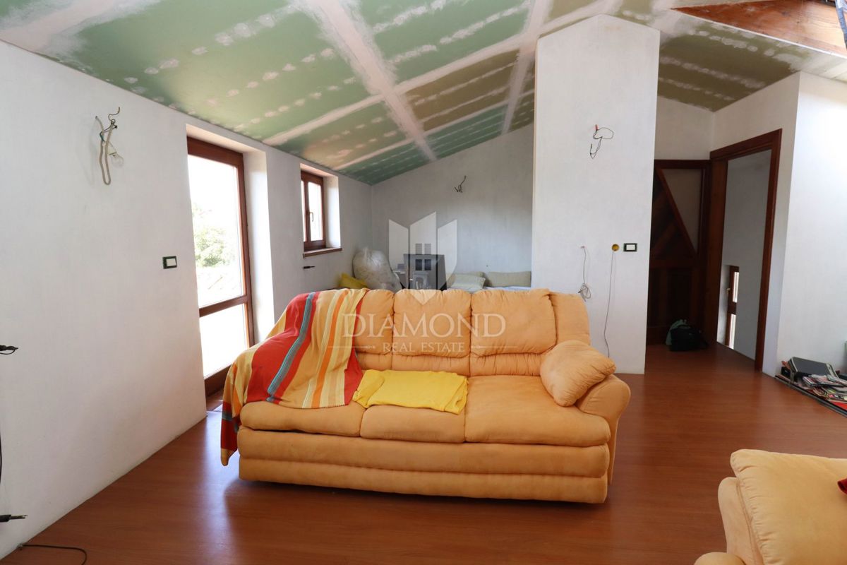 OCCASIONE! Pomer - casa indipendente a 150 m dal mare! 